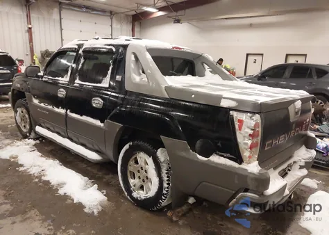 2002 Chevrolet Avalanche 1500 из США, поврежденный, VIN 3GNEC13TX2G273347